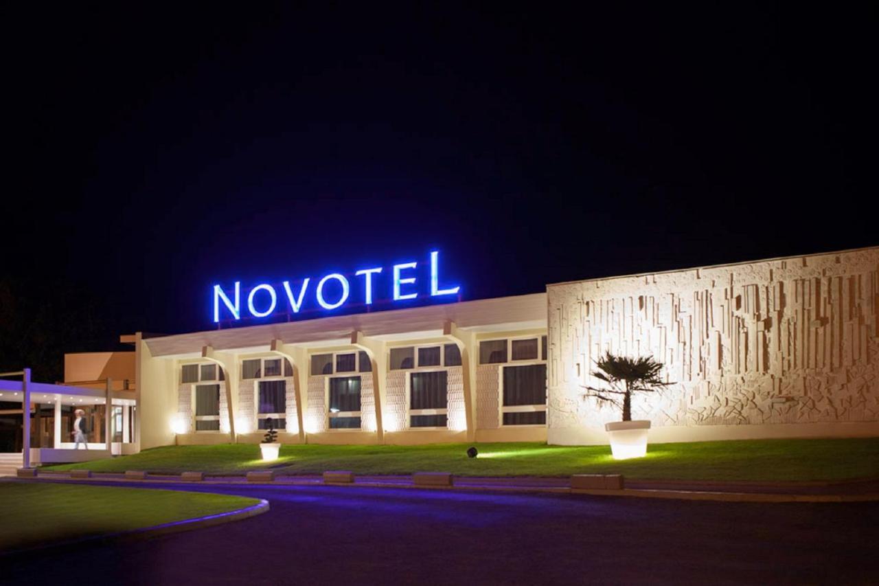 Novotel Fontainebleau Ury Esterno foto